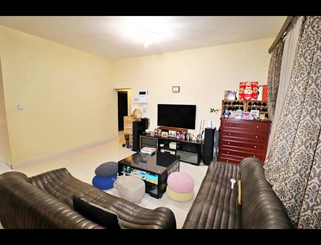 3 BEDROOM TOWNHOUSE FOR SALE IN DOWERGLEN EXT 4